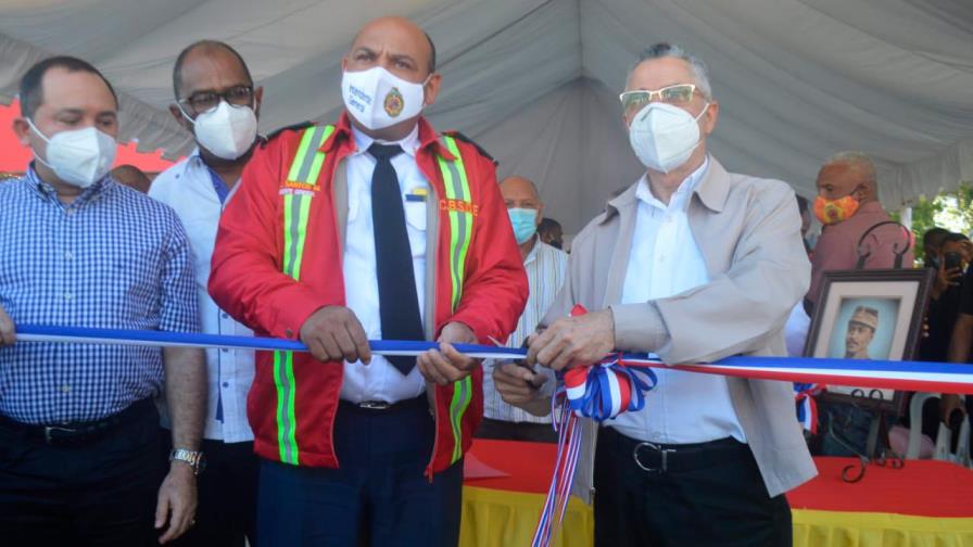 Alcaldía remoza estación de bomberos de Santo Domingo Este 
