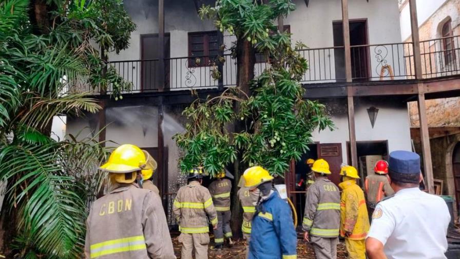 Bomberos dicen edificación de la antigua embajada de Francia no registró daños mayores  