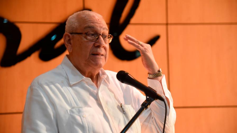 Escritor Bonaparte Gautreaux habla del rol de la juventud en la Guerra de Abril 