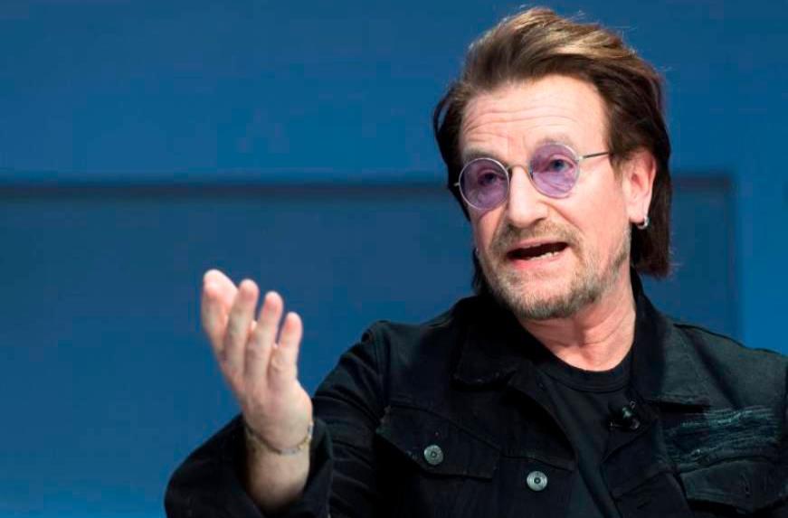 Bono compone tema a los trabajadores de salud que luchan contra el COVID-19