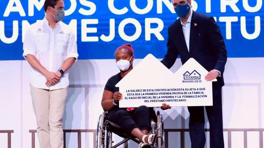 Gobierno entrega los primeros 500 bonos del Plan Mi Vivienda
