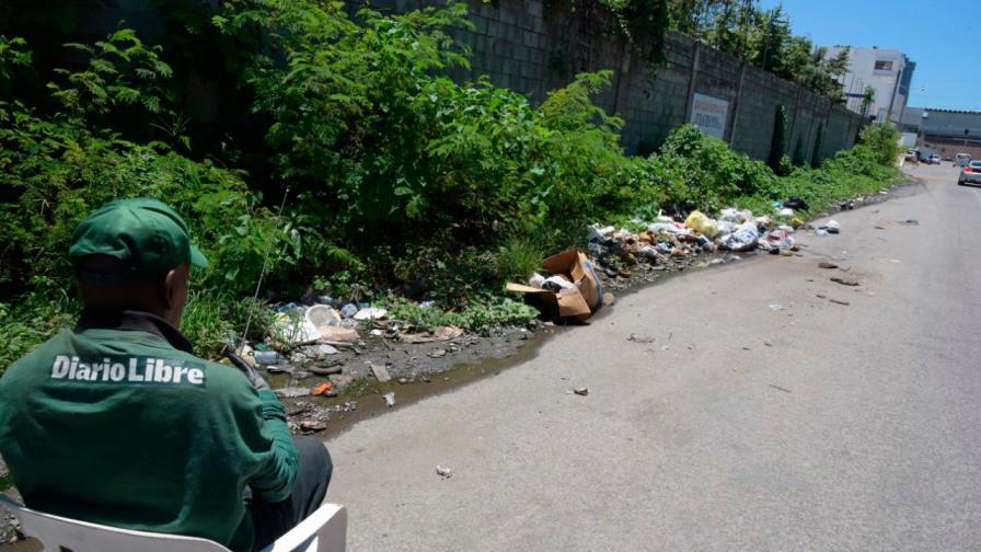 ¿Por dónde camina la gente, si la acera está ocupada? ¿Por dónde camina la gente, si la acera está ocupada?