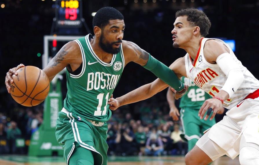 Irving anota 30 y Celtics vencen 129-120 a Hawks