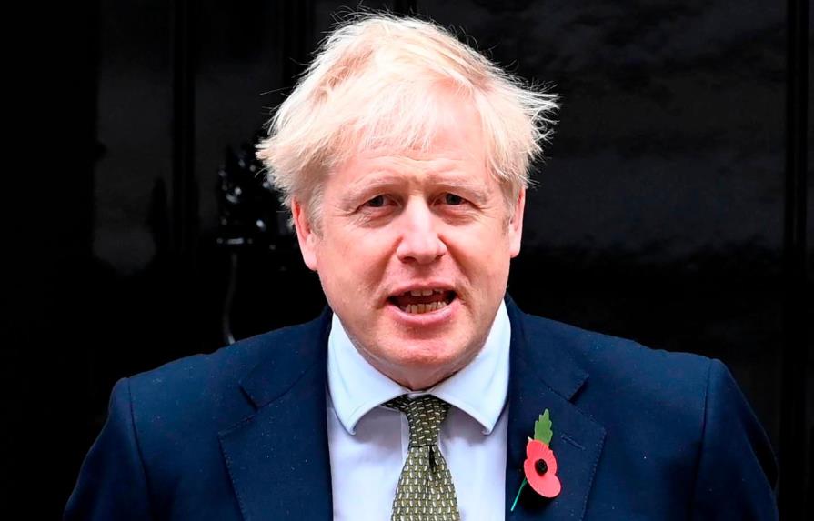 Advertencias contra Boris Johnson tras anunciar que “le gustaría que todos se reúnan en navidad”