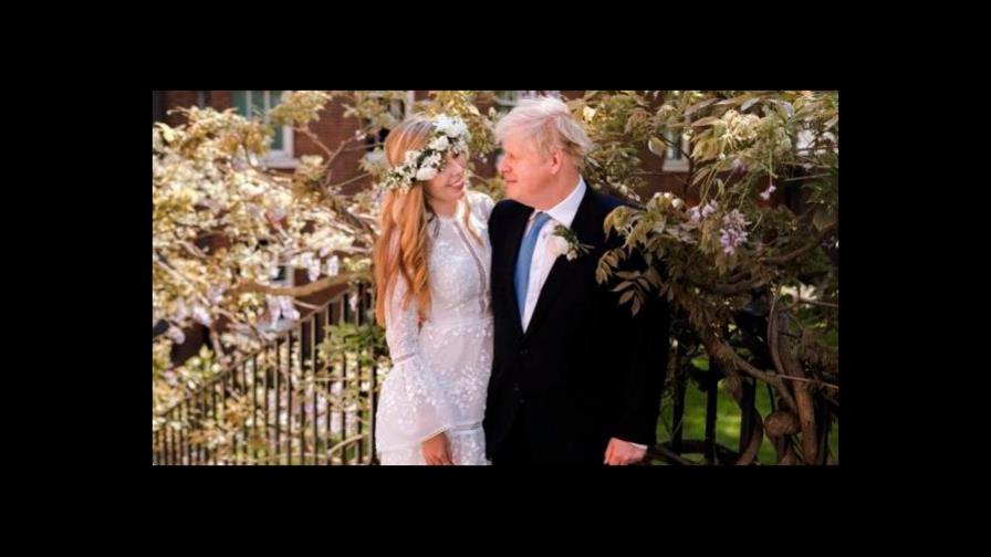 Boris Johnson y su prometida se casan en un acto privado