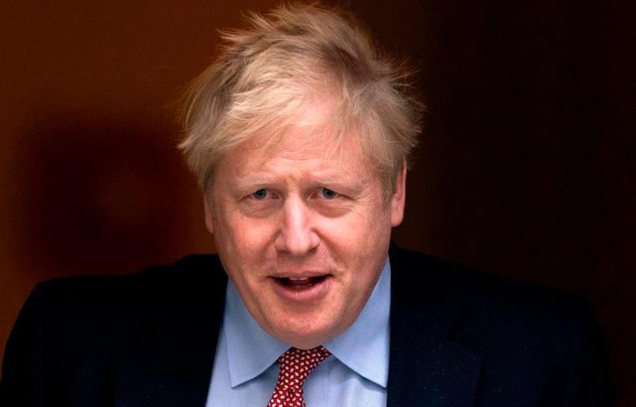 Boris Johnson dice que aún no es el momento de suavizar el confinamiento