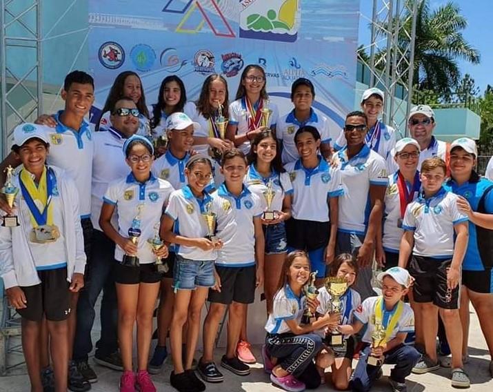 Los Ángeles del Centro Español gana versión XX de los Campeonatos de Natación de Santiago