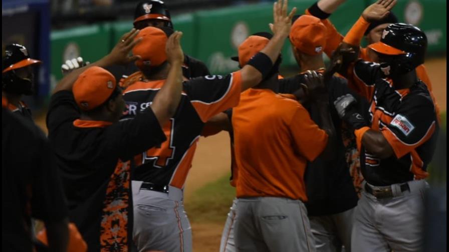 El Licey está al borde de la descalificación