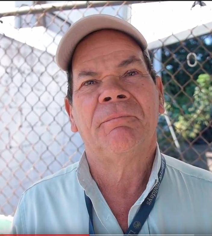 El fanático aguilucho Francisco Gómez es de opinión que Manny Acta siga como gerente general del conjunto.