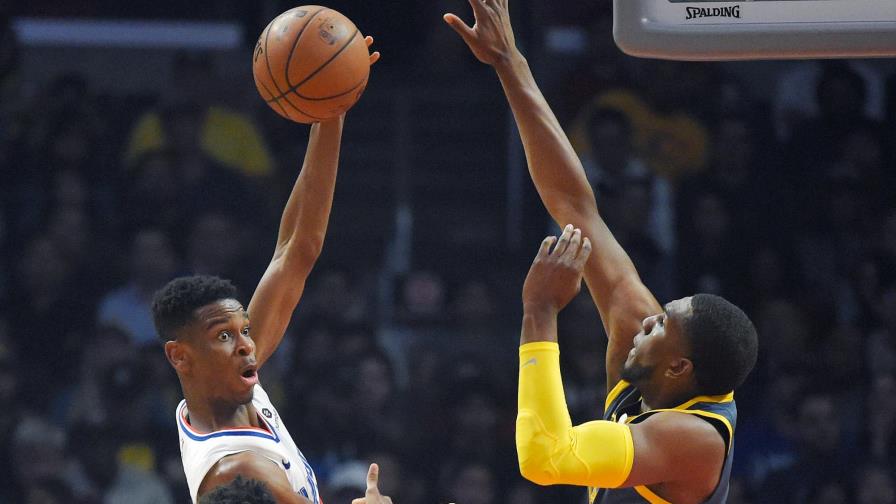 Clippers frenan mala racha en su cancha ante Warriors