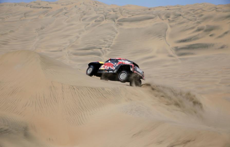 Peterhansel reduce la ventaja de Al-Attiyah en Rally Dakar