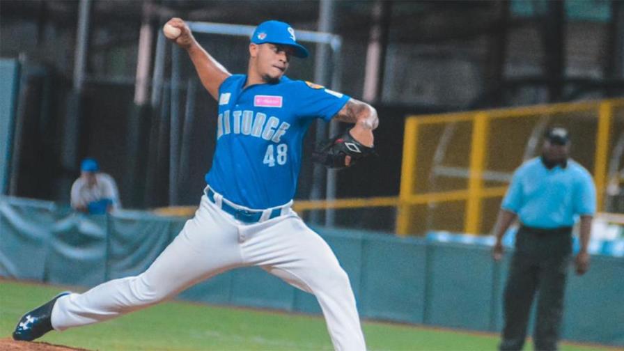 Los Cangrejeros ganan y se acercan a la final en béisbol de Puerto Rico
