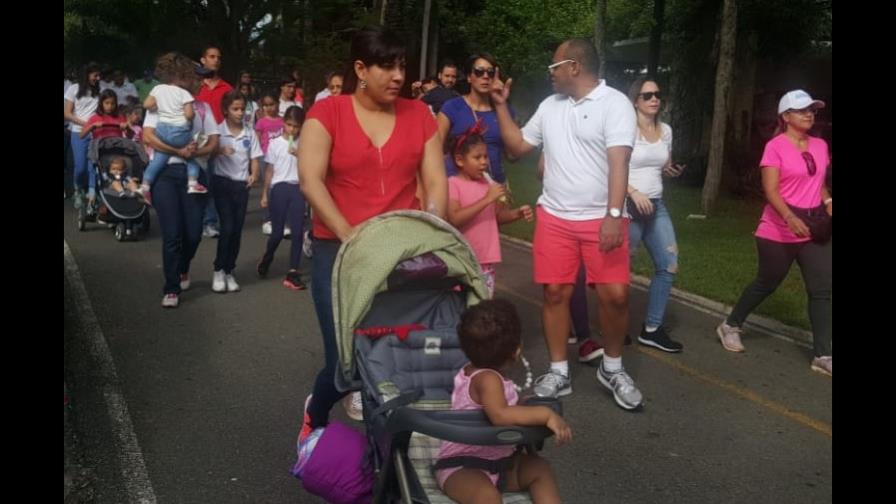 Colegio realiza caminata pro-fondos escuelas Colegio realiza caminata pro-fondos escuelas