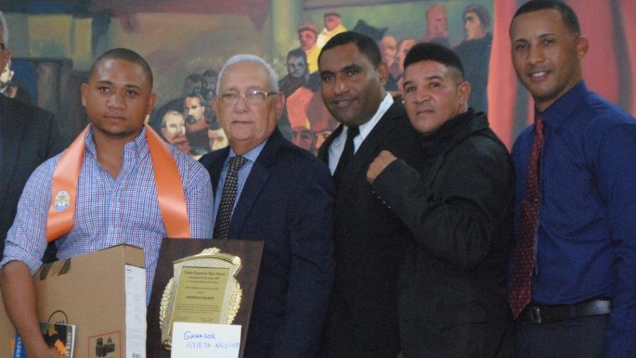 Rodrigo Marte es seleccionado Atleta del Año en Hato Mayor