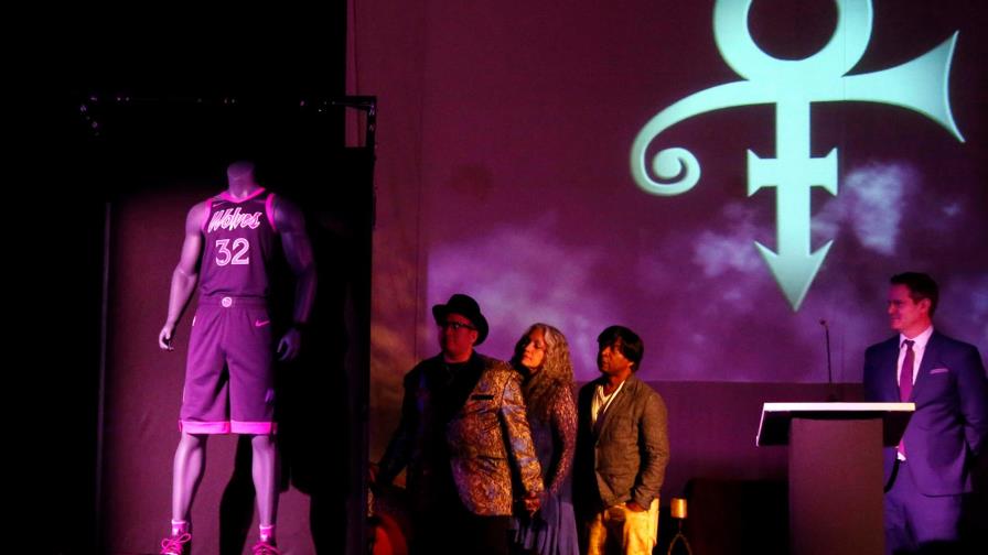 El equipo de Karl-Anthony Towns con uniforme inspirado en Prince