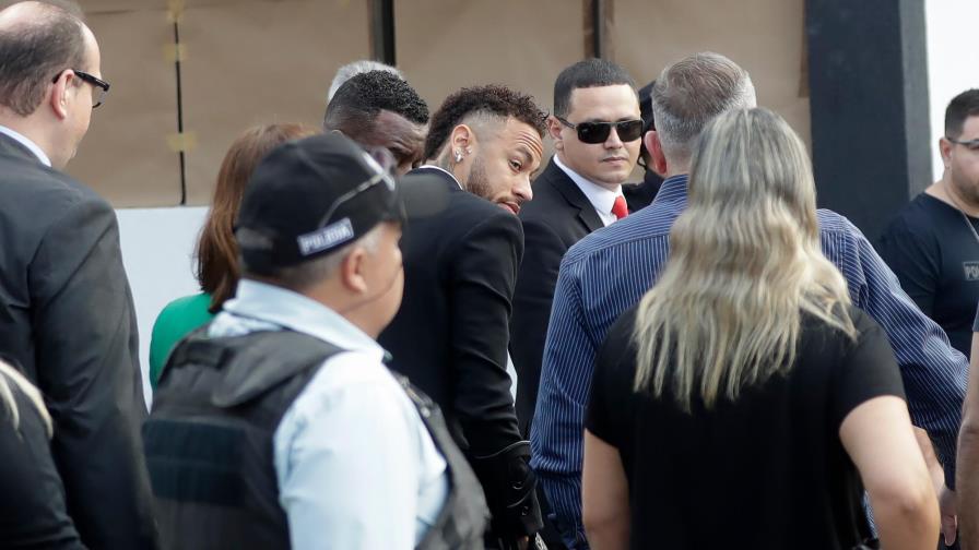 Policía brasileña recibe más tiempo para investigar a Neymar 
