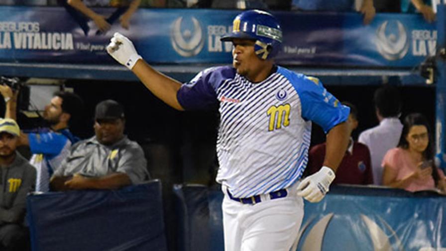 Navegantes aplastan a Caribes al comenzar postemporada