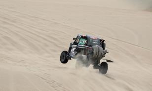 Isidre Esteve aboga por mantener la calma para escalar posiciones en el Dakar