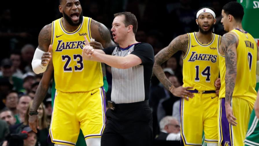 Los Lakers, sin Davis, visitan a los reforzados 76ers en el NBA Sundays