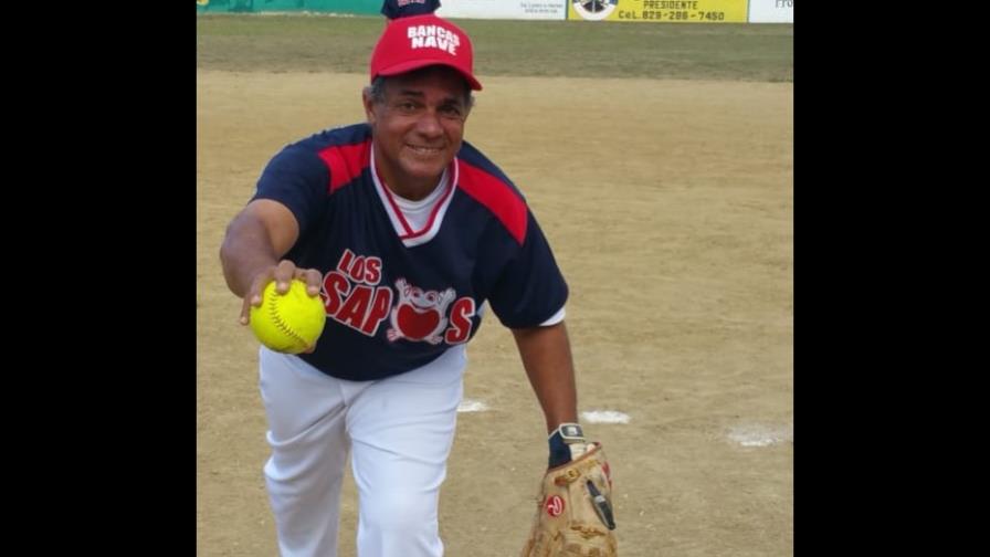 Nave sigue invicto en Liga de  softbol los Sapos de Santiago