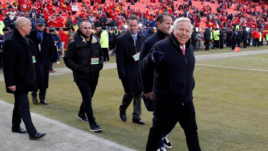 Autoridades: Kraft fue a sala para sexo, previo a final AFC