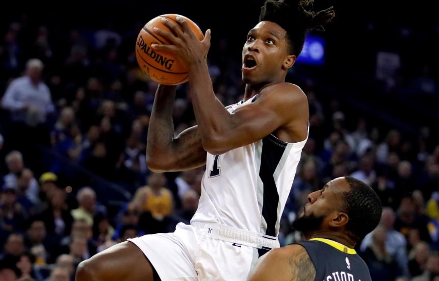 NBA-Resumen: Warriors barren a Spurs 141-102 comandados por Thompson 