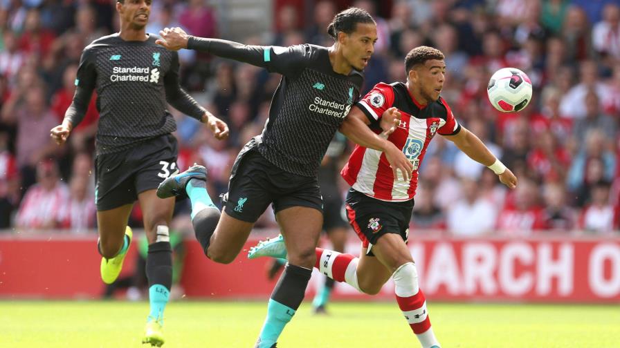 Van Dijk ante Messi y Cristiano Ronaldo por el premio a mejor jugador UEFA