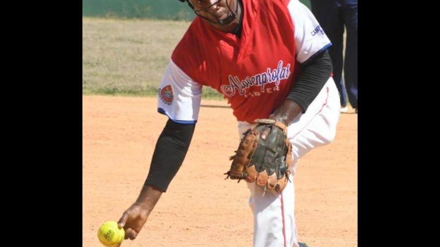 Villa Juana A y B,  Los Prados y Adovenprofar avanzan en torneo máster de softbol