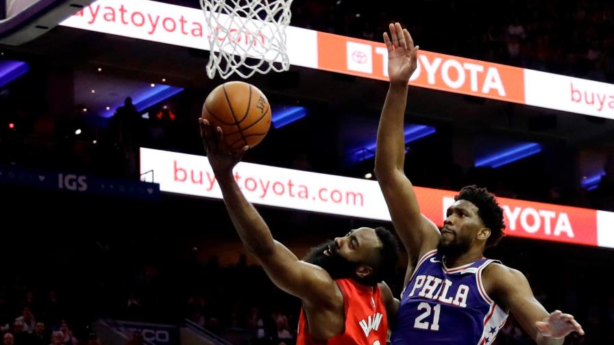 NBA-Resumen: Embiid logra doble-doble en paliza de 76ers 121-93 a Rockets