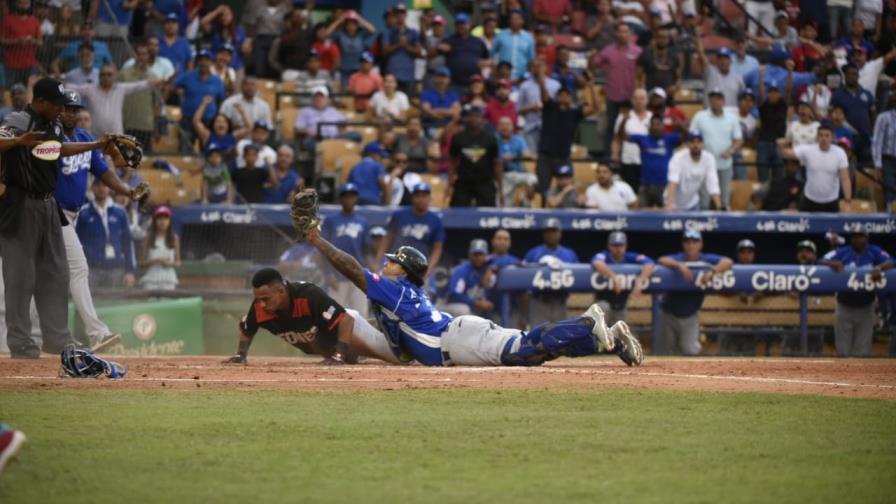 Cesar Puello decide partido en que los Leones dejaron en el terreno a los Tigres