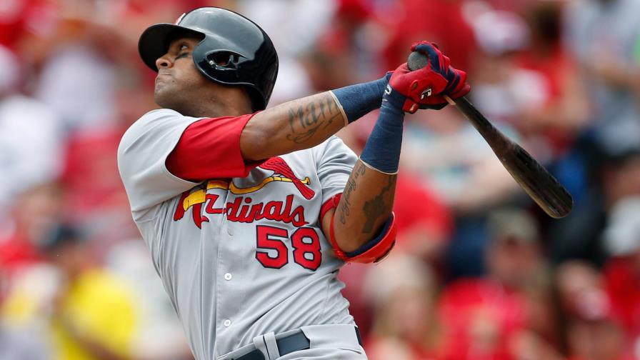 José Martínez firma nuevo contrato de 2 años con los Cardenales de San Luis