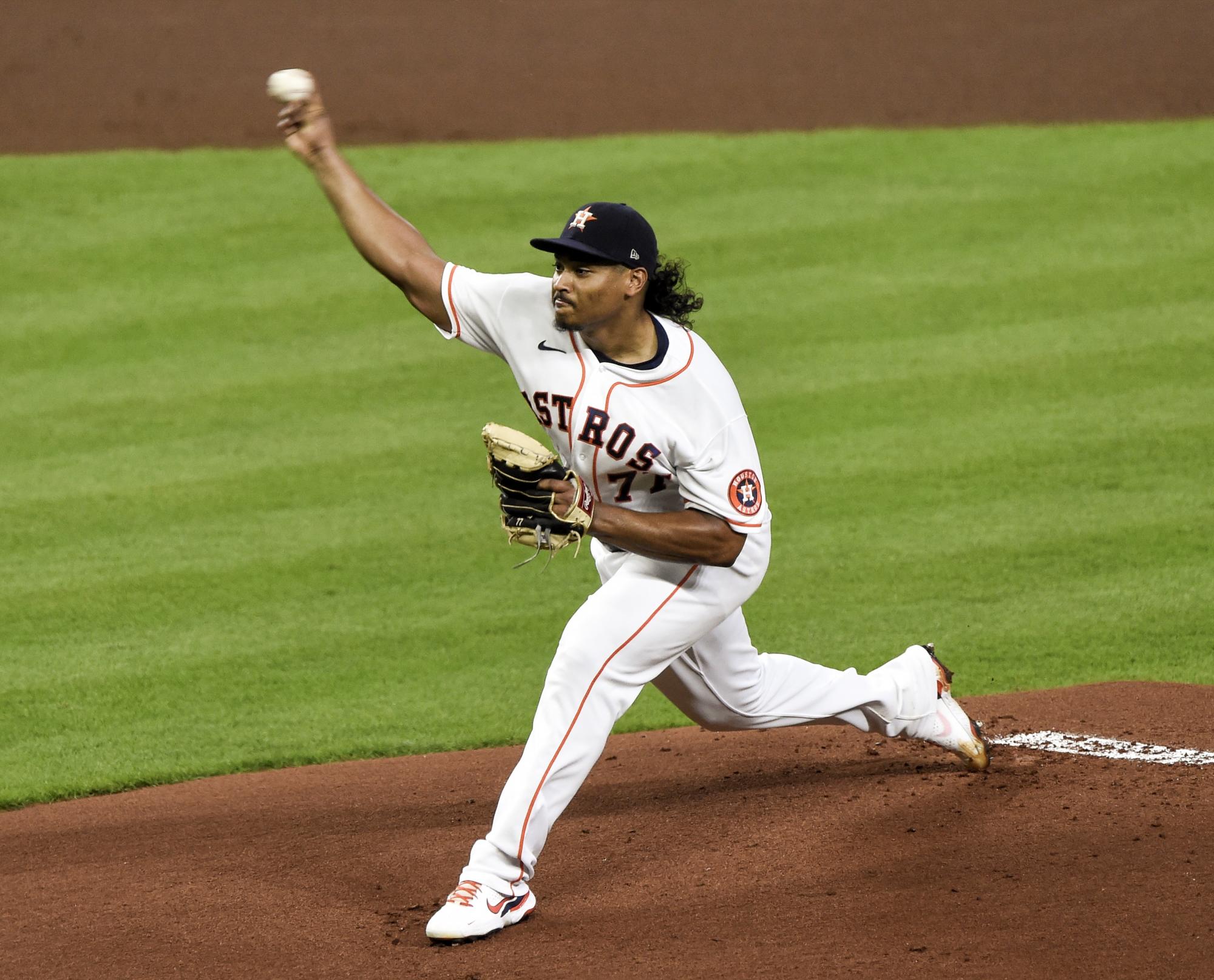 El venezolano Luis Garcia compiló una buena labor monticular para guiar la victoria de los Astros de Houston sobre los Medias Rojas de Boston, que lo puso en la Serie Mundial de MLB, en la temporada 2021. (EFE/Ken Murray)