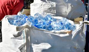 Video | Ciudadanos entregan m&aacute;s 75,000 botellas pl&aacute;sticas a cambio de juguetes 