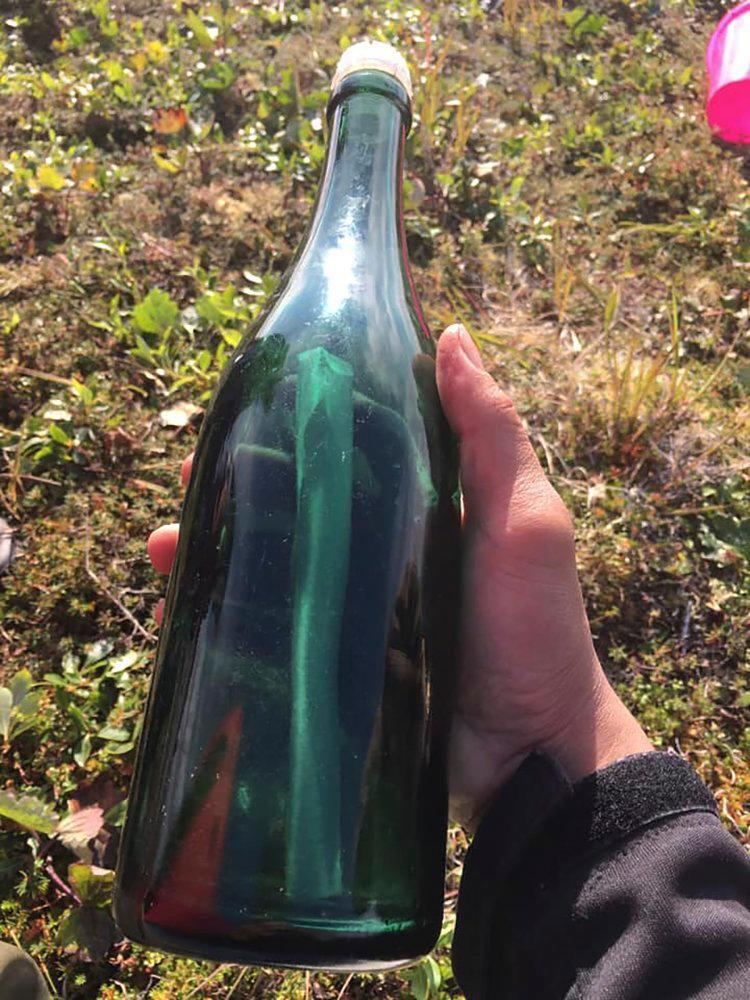 Encuentran en Alaska una botella con un mensaje que envió un marinero durante la Guerra Fría