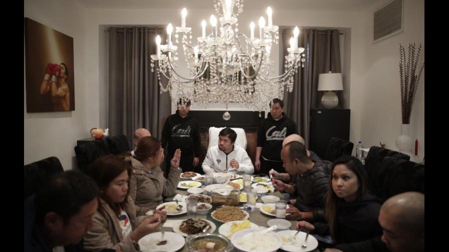 Desayuno con Manny Pacquiao en un día lluvioso en Los Angeles