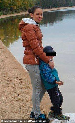 Alina Yumasheva y el niños.