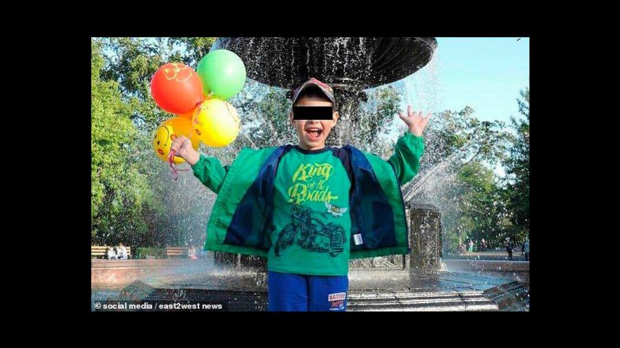 Niño ruso fue operado tras 9 horas de castigo hincado sobre sus rodillas Niño ruso fue operado tras 9 horas de castigo hincado sobre sus rodillas