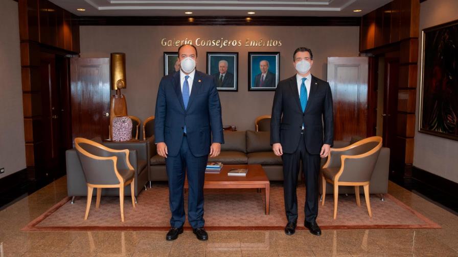 Ejecutivos del Banco Popular y del Banreservas reafirman compromiso con la sociedad