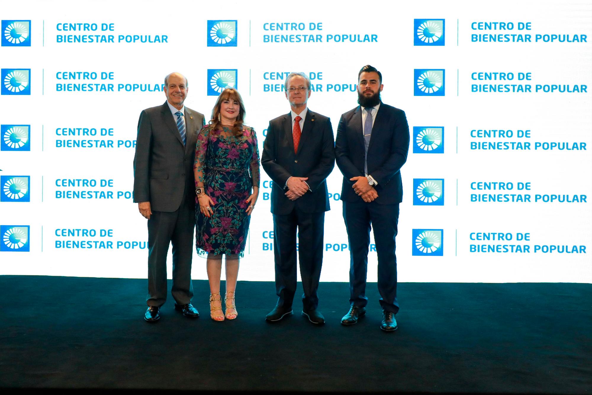 Marino D. Espinal, Antonia Antón de Hernández, Manuel A. Grullón y Gabriel Garrido.
