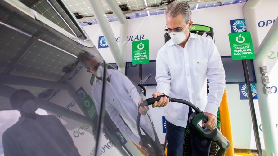 El Banco Popular inaugura estación de carga para vehículos eléctricos e híbridos