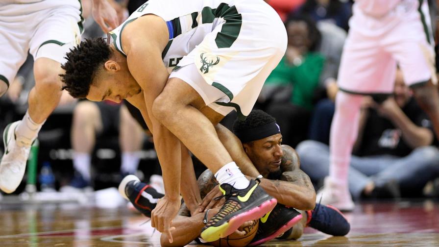 Beal lidera a los Wizards y Satoransky logra su primer triple doble para vencer a los Bucks