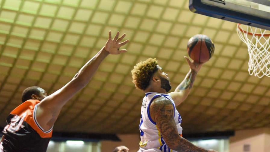 Metros vencen a Huracanes para su cuarto triunfo al hilo