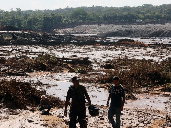 Elevan a 58 el número de muertos tras la rotura de una presa en Brasil