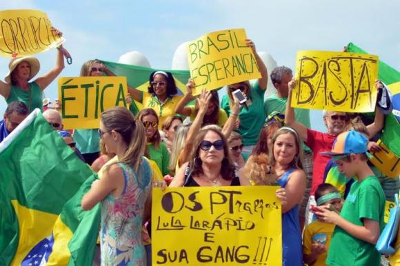 Los brasileños, los menos satisfechos de América Latina con su democracia en 2018