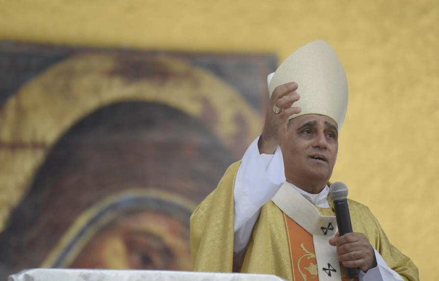  Miles abarrotan templos  católicos en Santiago