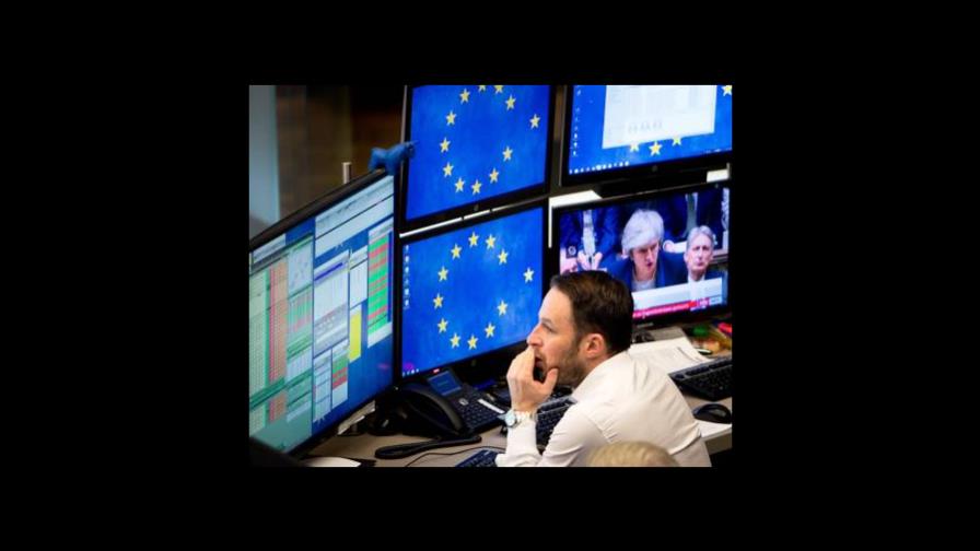 Libra sube a máximos de mayo de 2017 ante opción de aplazar el “brexit”