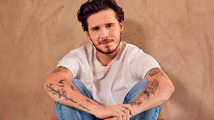 Brooklyn Beckham protagoniza campaña para marca de jeans
