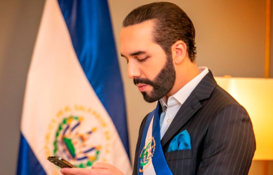 Nayib Bukele se autodenomina como dictador de El Salvador en Twitter