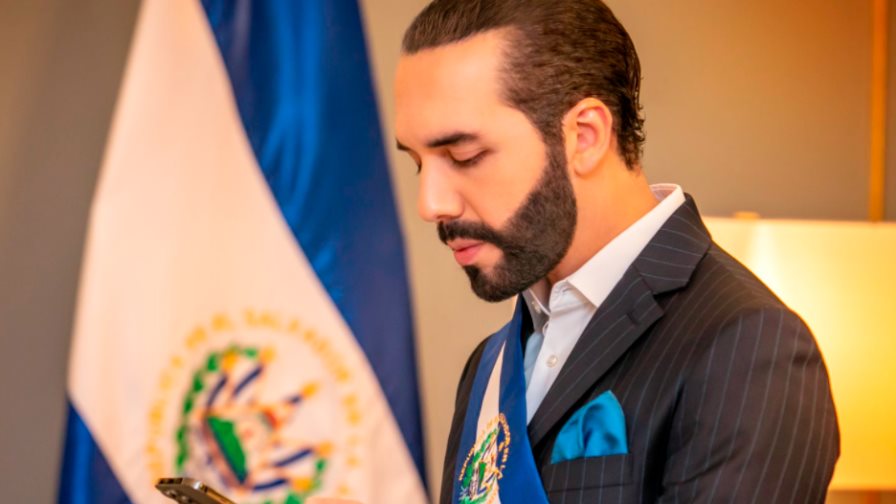 Nayib Bukele se autodenomina como dictador de El Salvador en Twitter