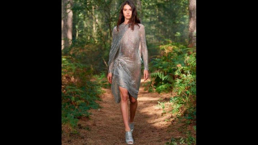Burberry abre London Fashion Week con el lado más romántico de la naturaleza